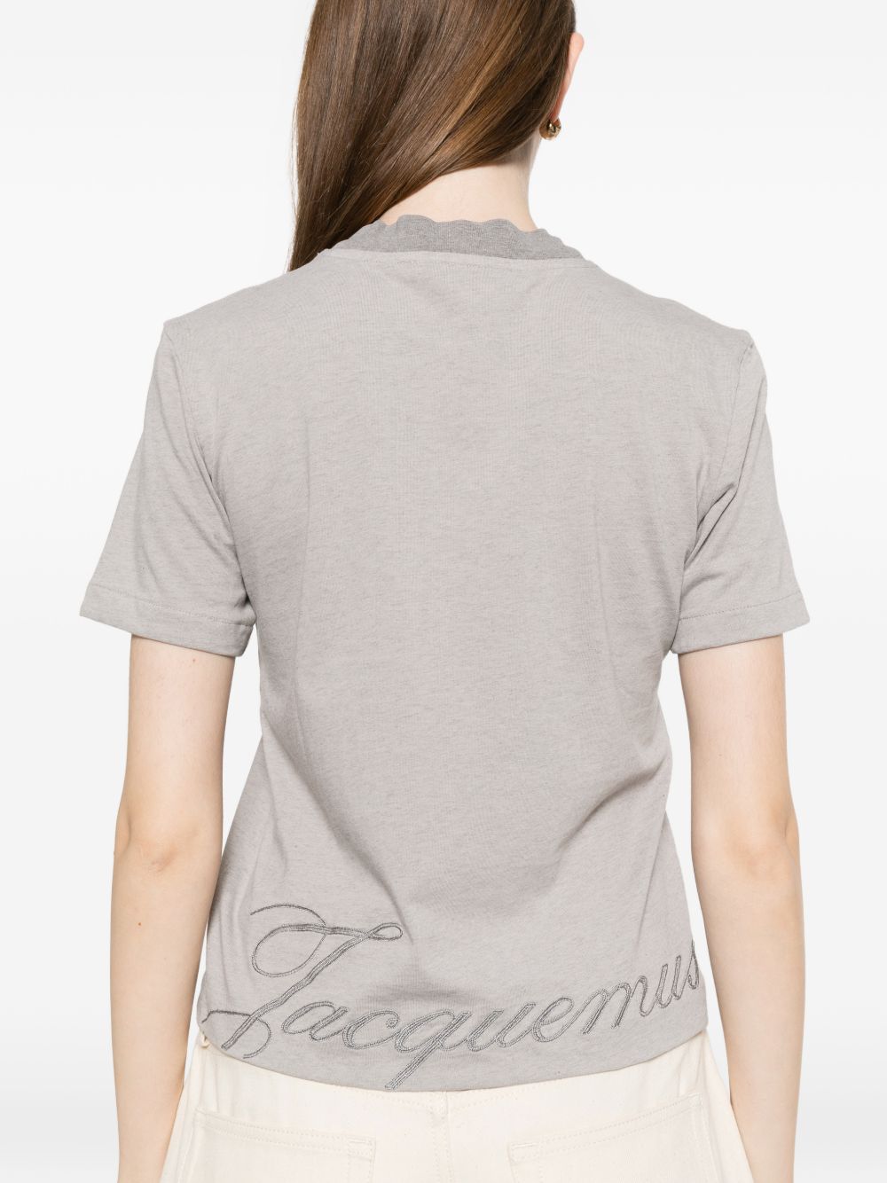 JACQUEMUS T-shirt grigia con scollo rotondo e ricamo logo 