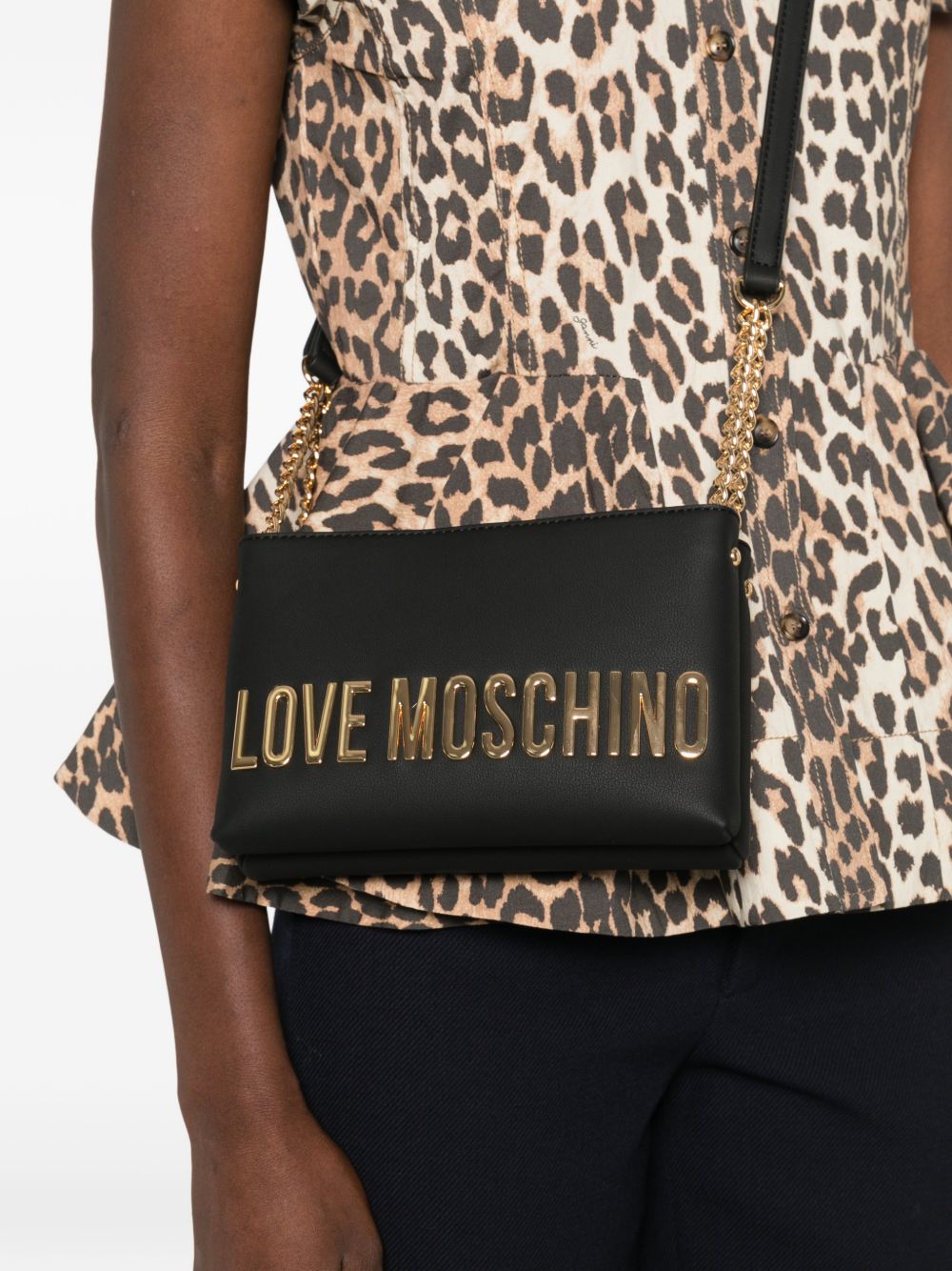 LOVE MOSCHINO Borsa a tracolla nera con logo dorato 