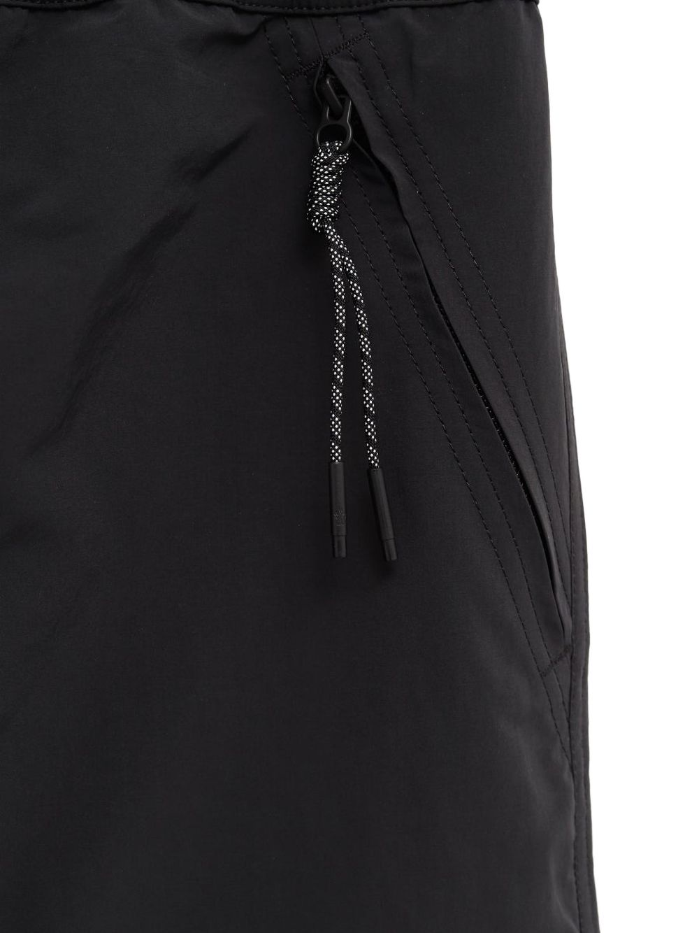MONCLER GRENOBLE Shorts neri con vita elasticizzata e coulisse 