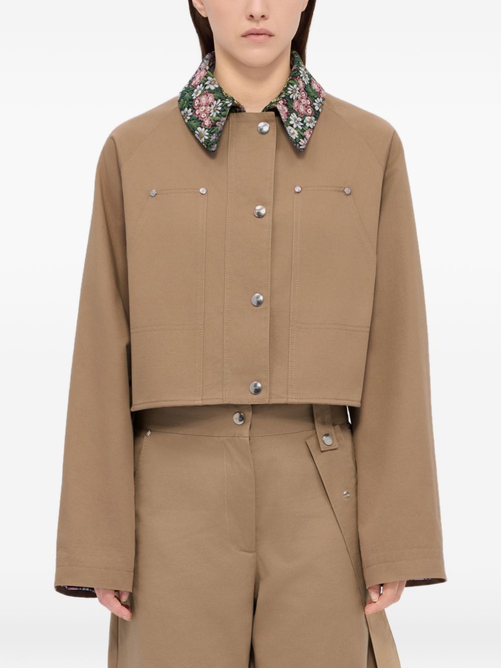 MSGM Giacca cropped in cotone marrone con dettagli floreali 