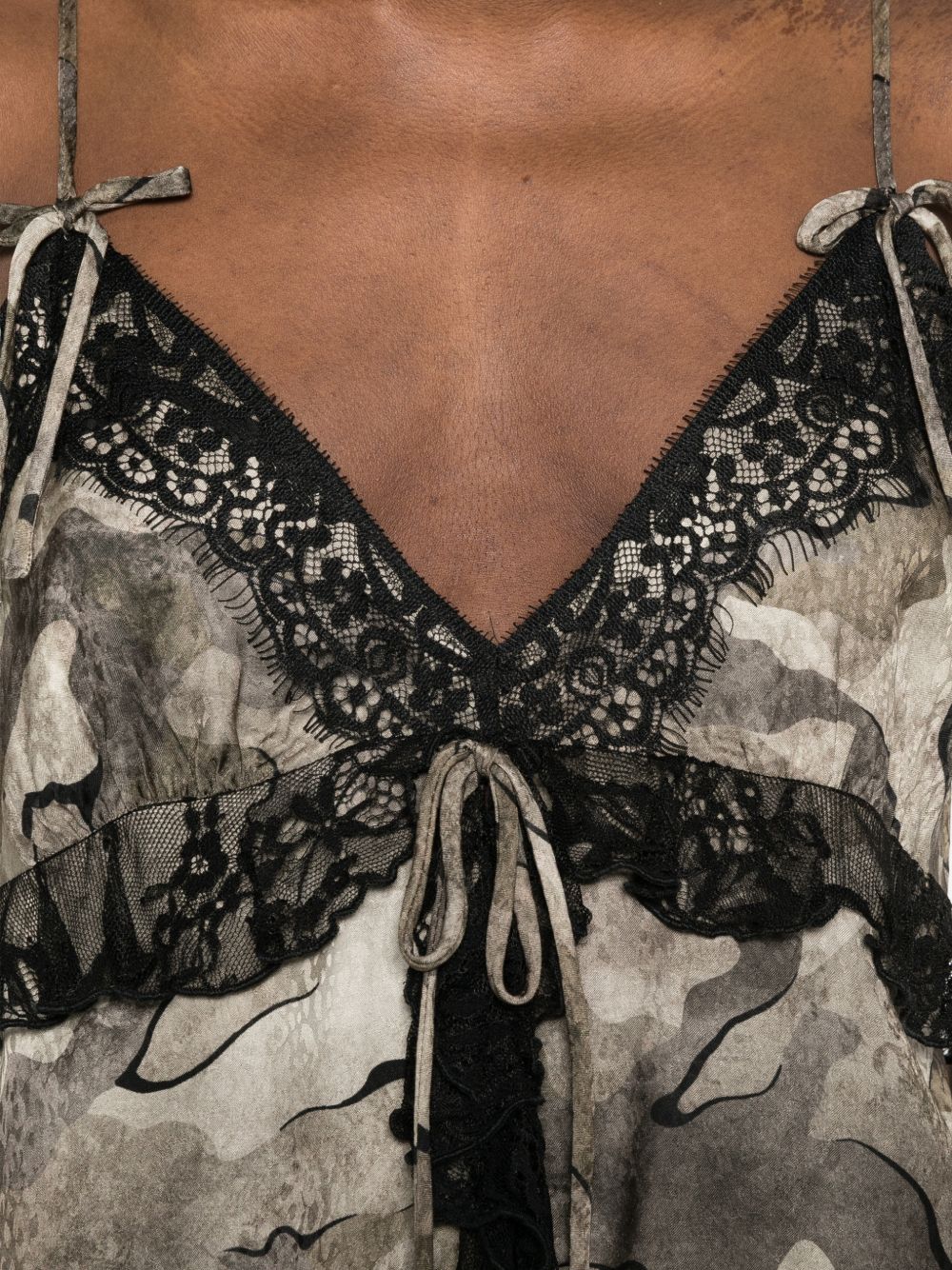 PINKO Top Riserva con stampa camouflage e pizzo 