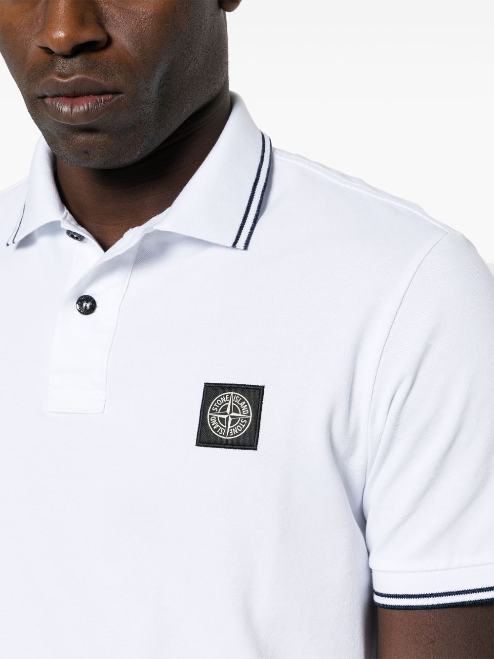 STONE ISLAND Polo in cotone bianco con logo 