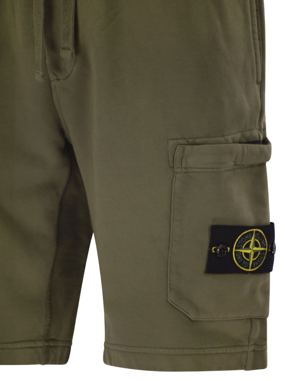 STONE ISLAND Shorts verde militare con tasche cargo 