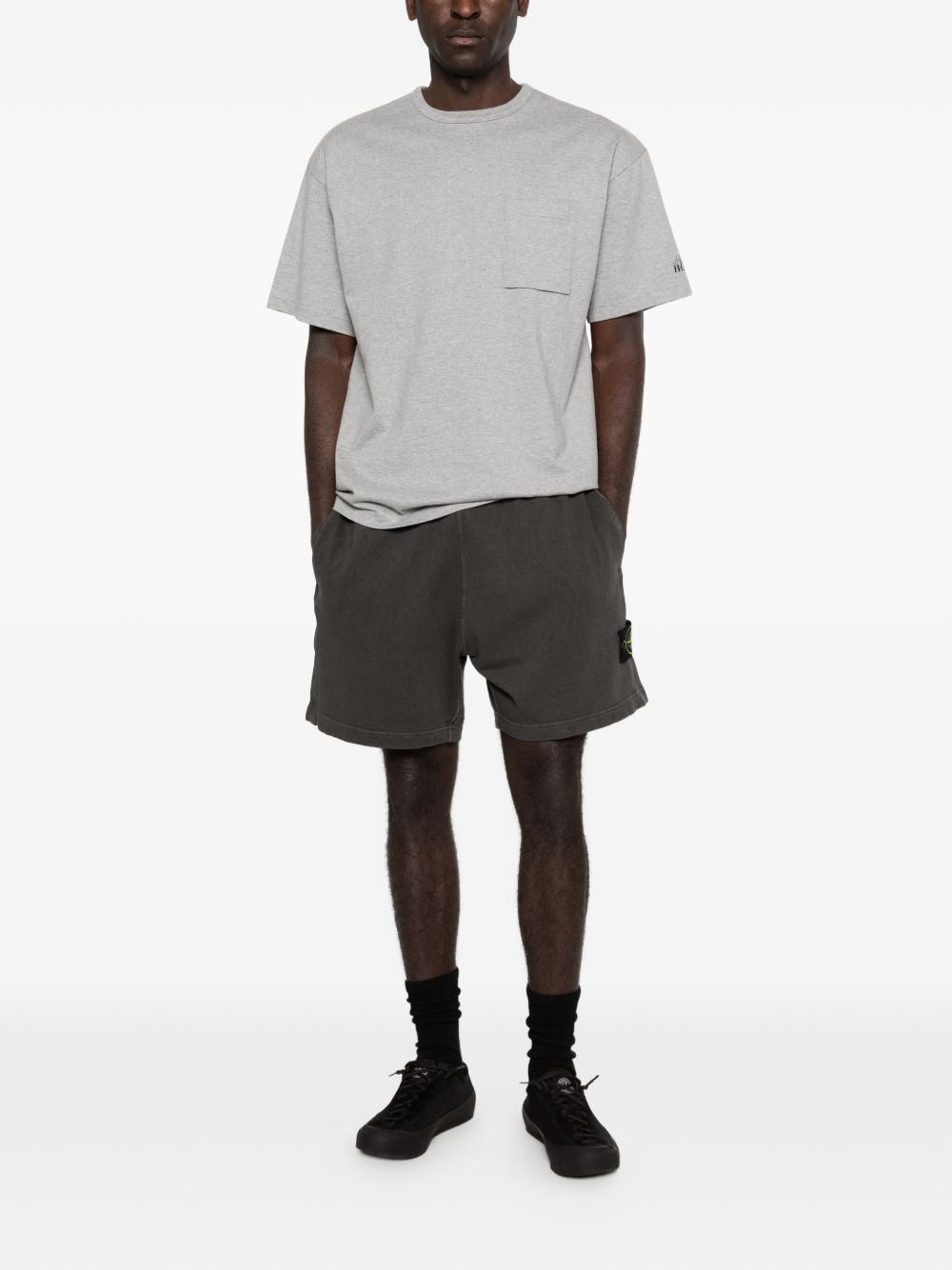 STONE ISLAND Shorts grigio scuro con logo 