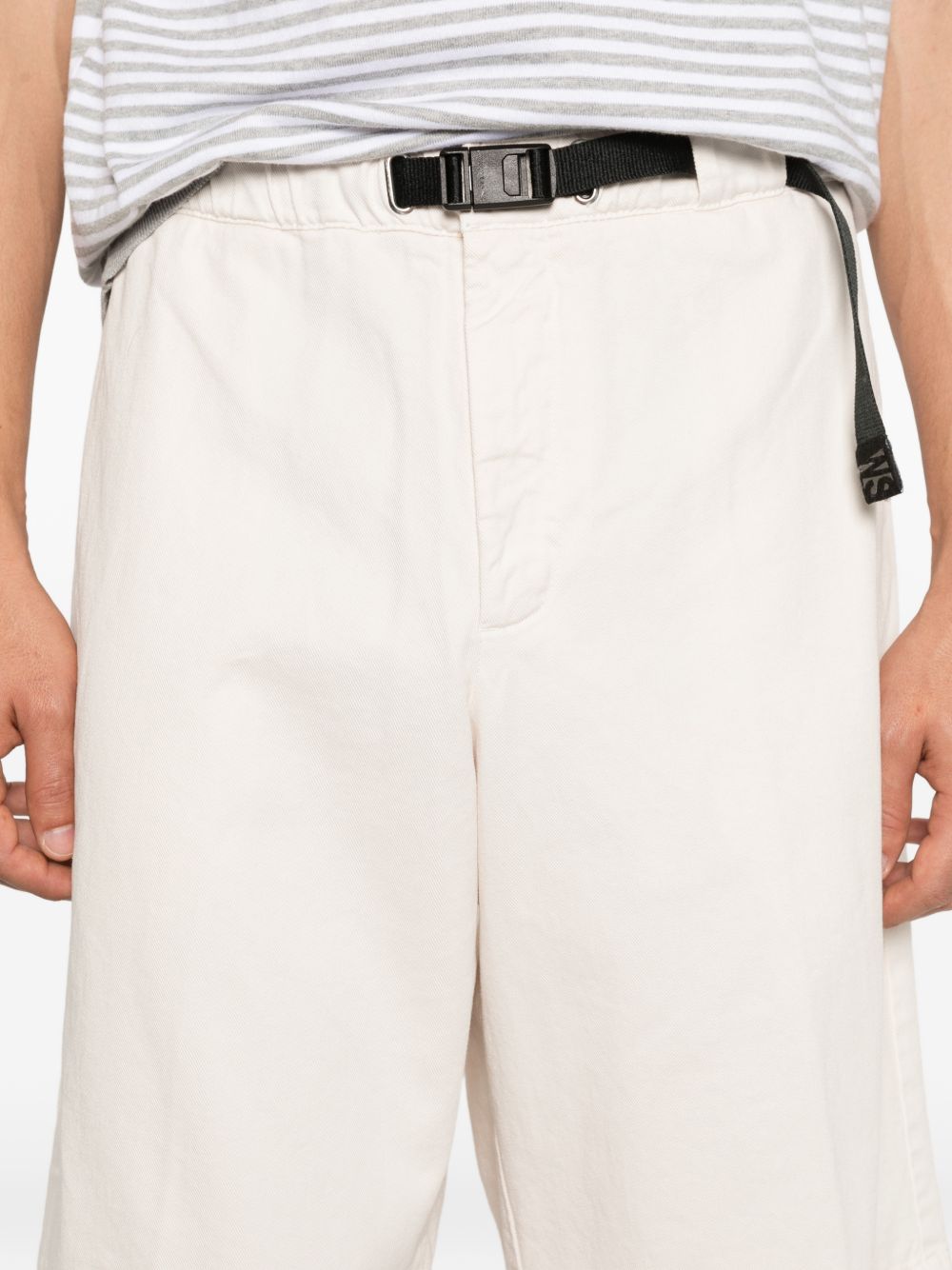 WHITE SAND Shorts in cotone bianco con cintura nera 