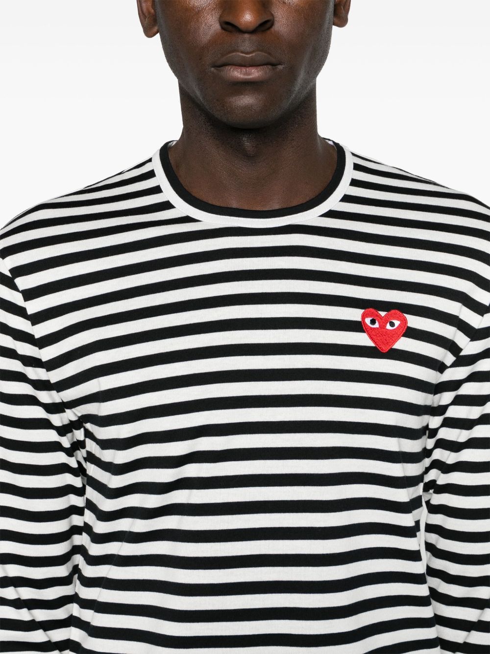 COMME DES GARCONS PLAY Maglia a maniche lunghe in cotone a righe con logo ricamato 