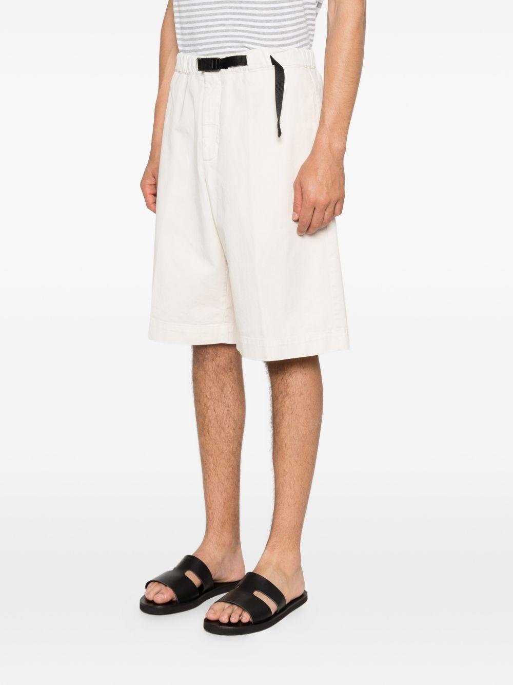 WHITE SAND Shorts in cotone bianco con cintura nera 