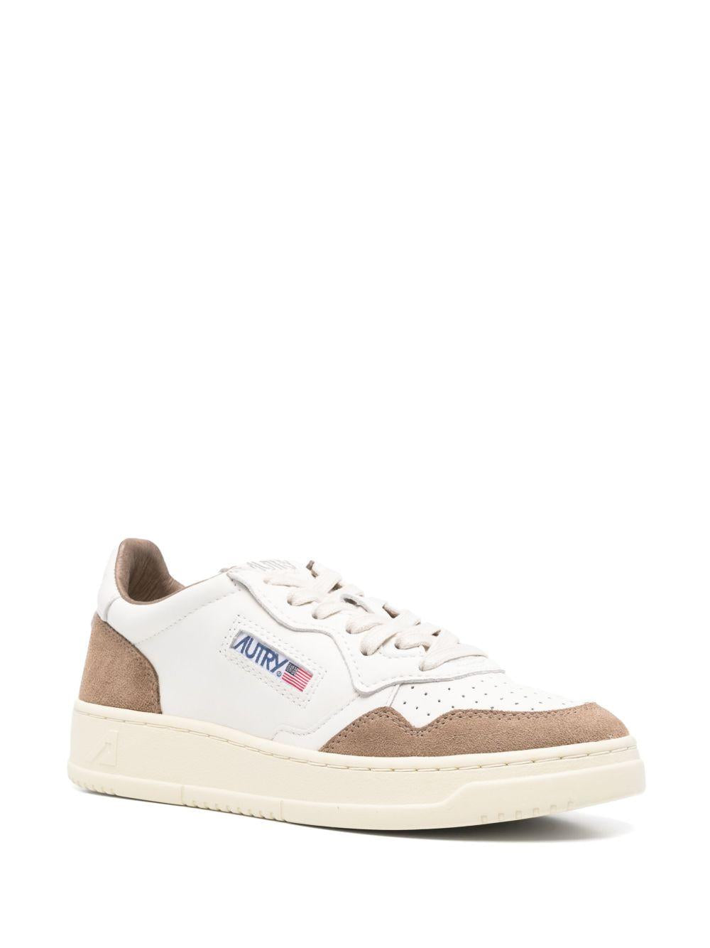 AUTRY Sneakers 'Medalist' in pelle bianca e camoscio marrone 
