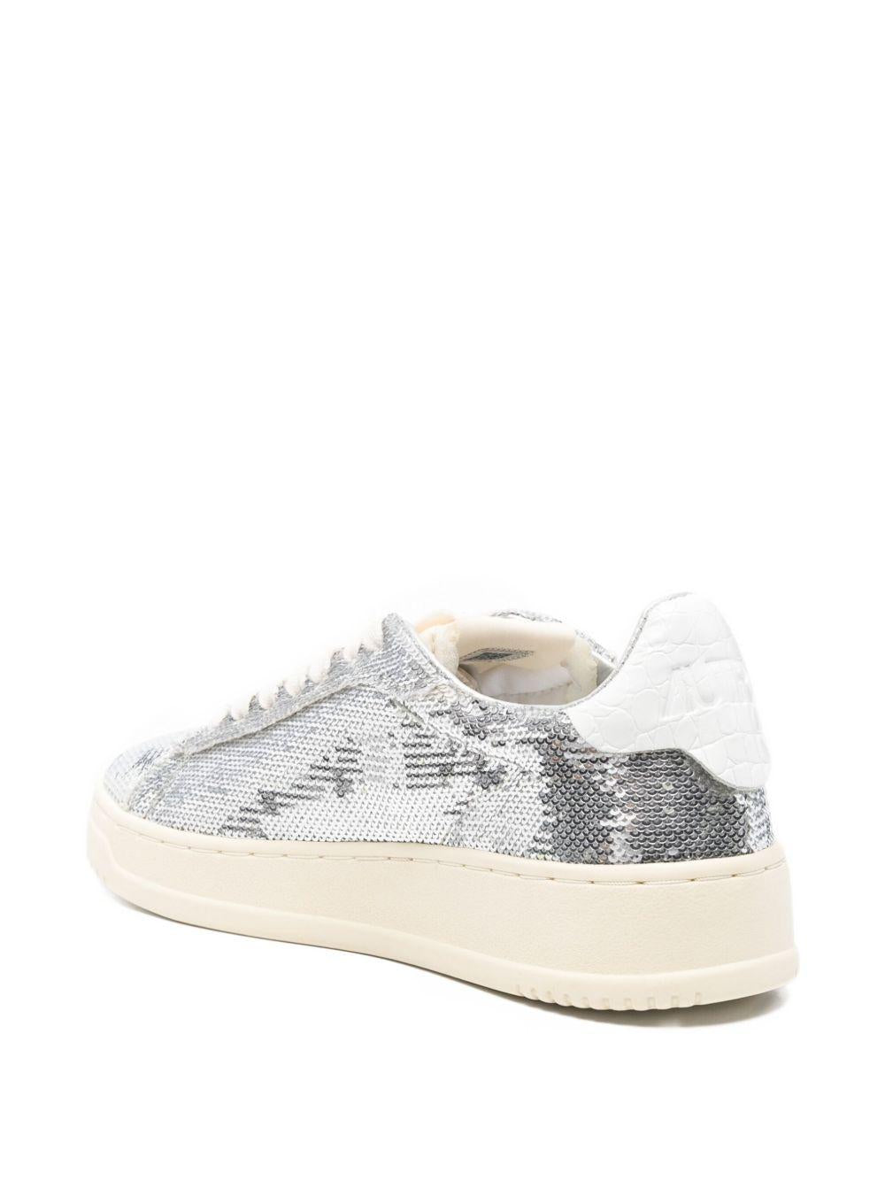 AUTRY Sneakers 'Dallas Low Mom' 