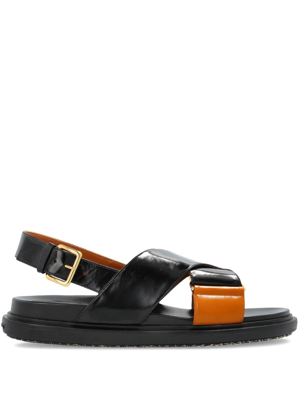 MARNI Sandali di pelle lucida nero e arancione 
