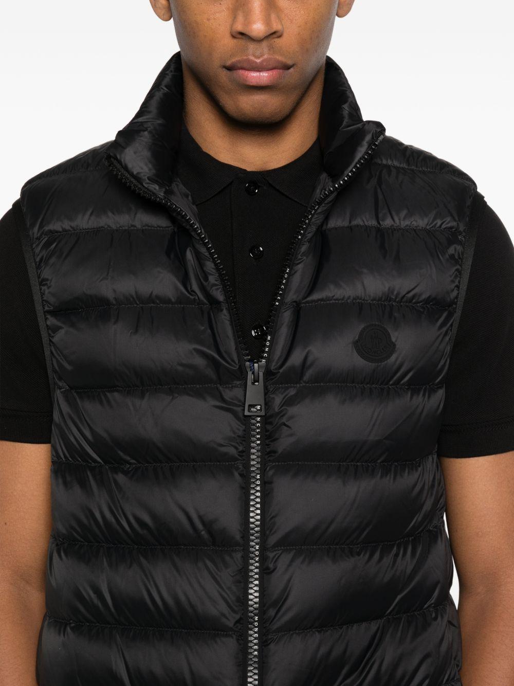 MONCLER Gilet trapuntato nero con zip e logo 