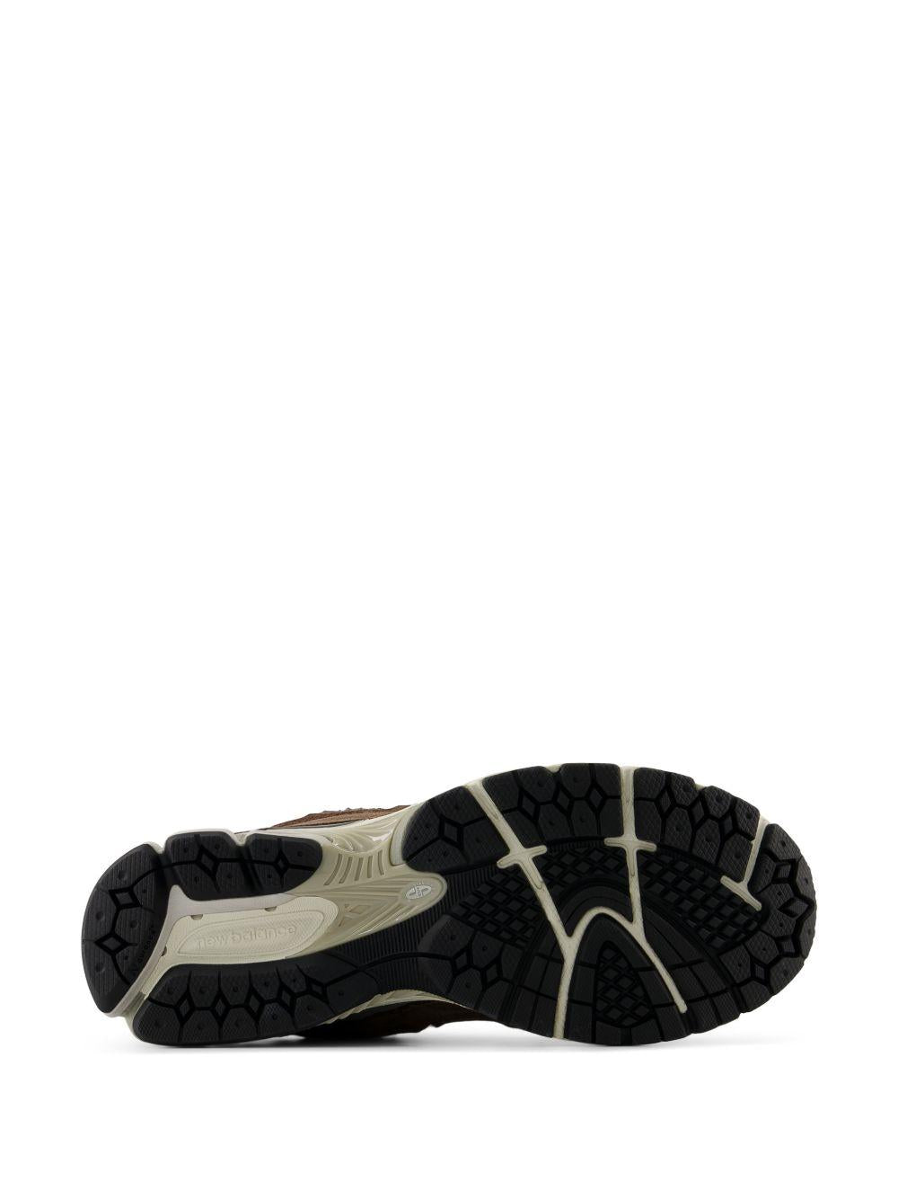 NEW BALANCE Sneakers 2002 marroni e grigie 