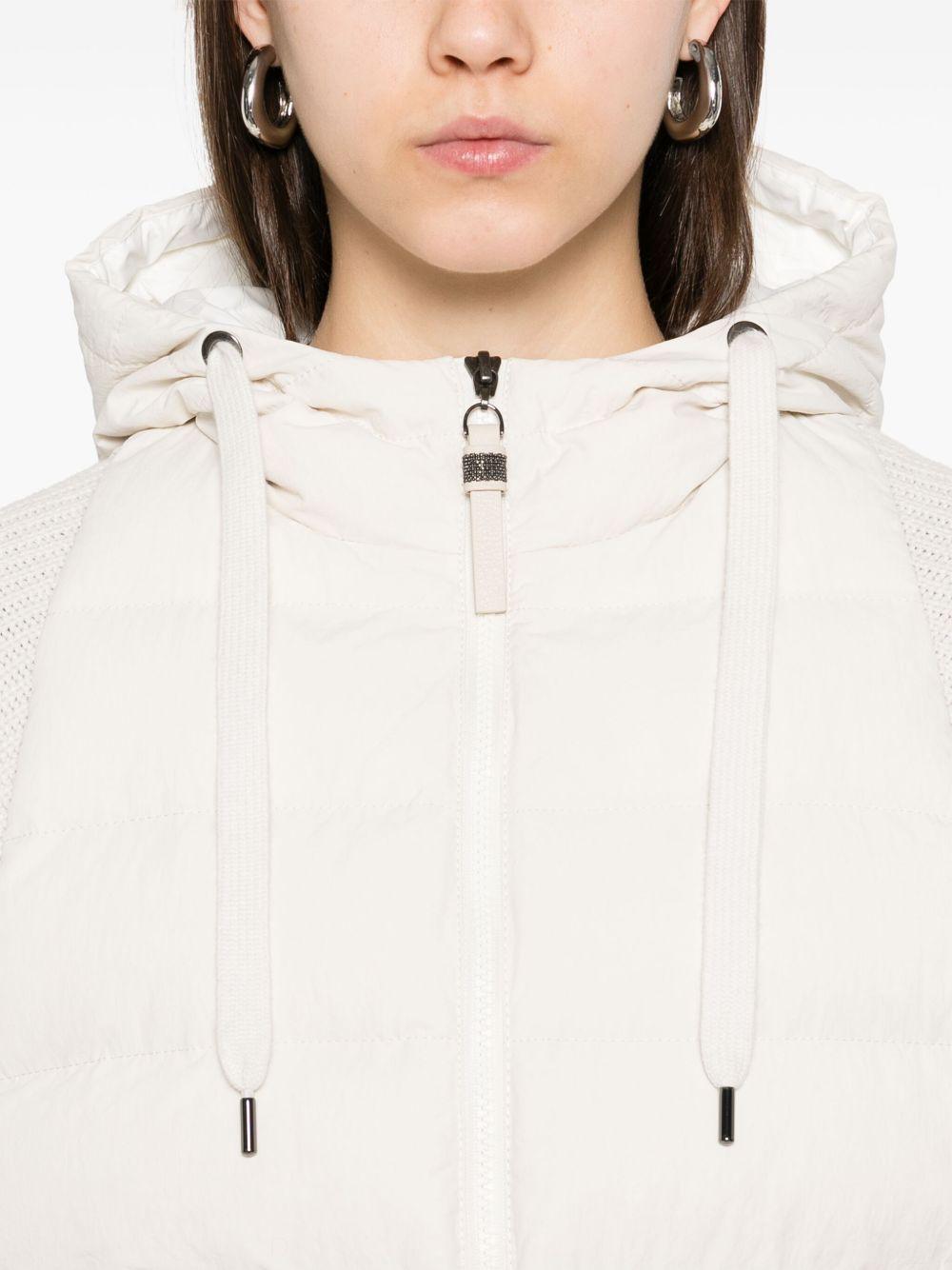 BRUNELLO CUCINELLI Piumino corto color panna con maniche in maglia 