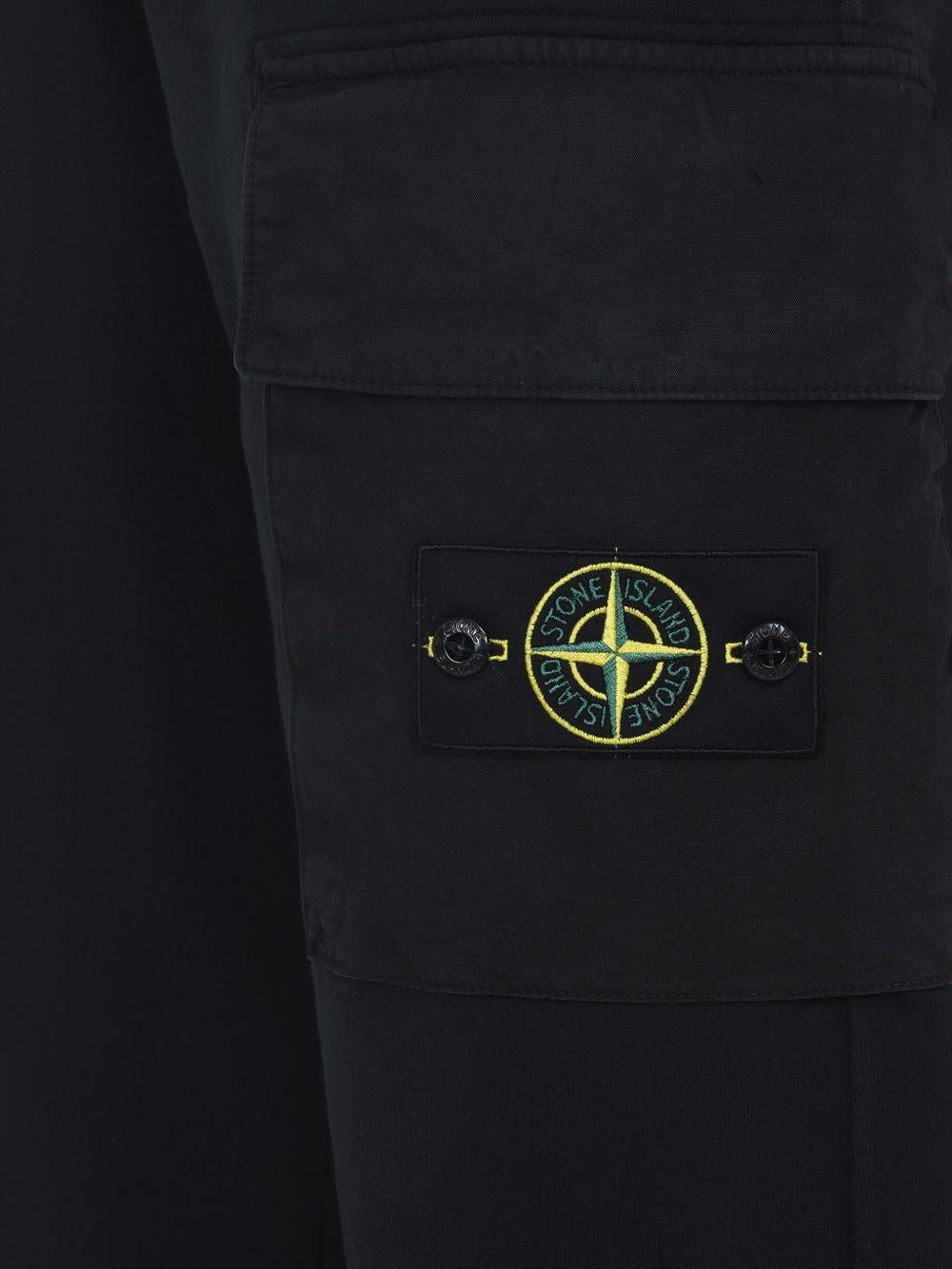 STONE ISLAND Pantaloni sportivi con patch logo 