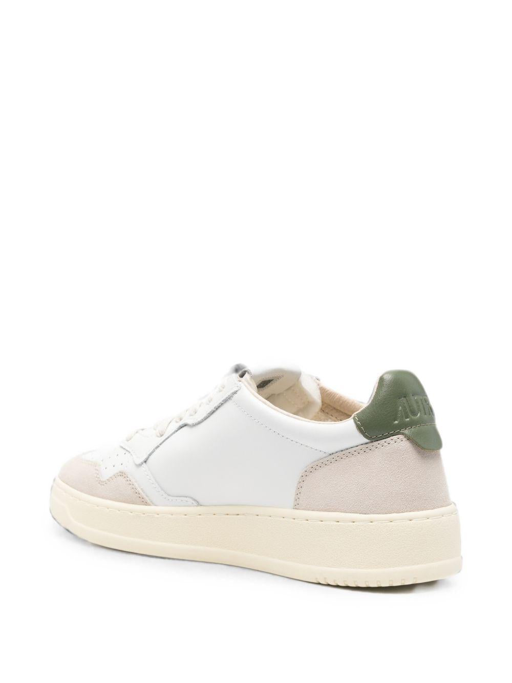 AUTRY Sneakers Medalist in pelle bianca con dettaglio verde 