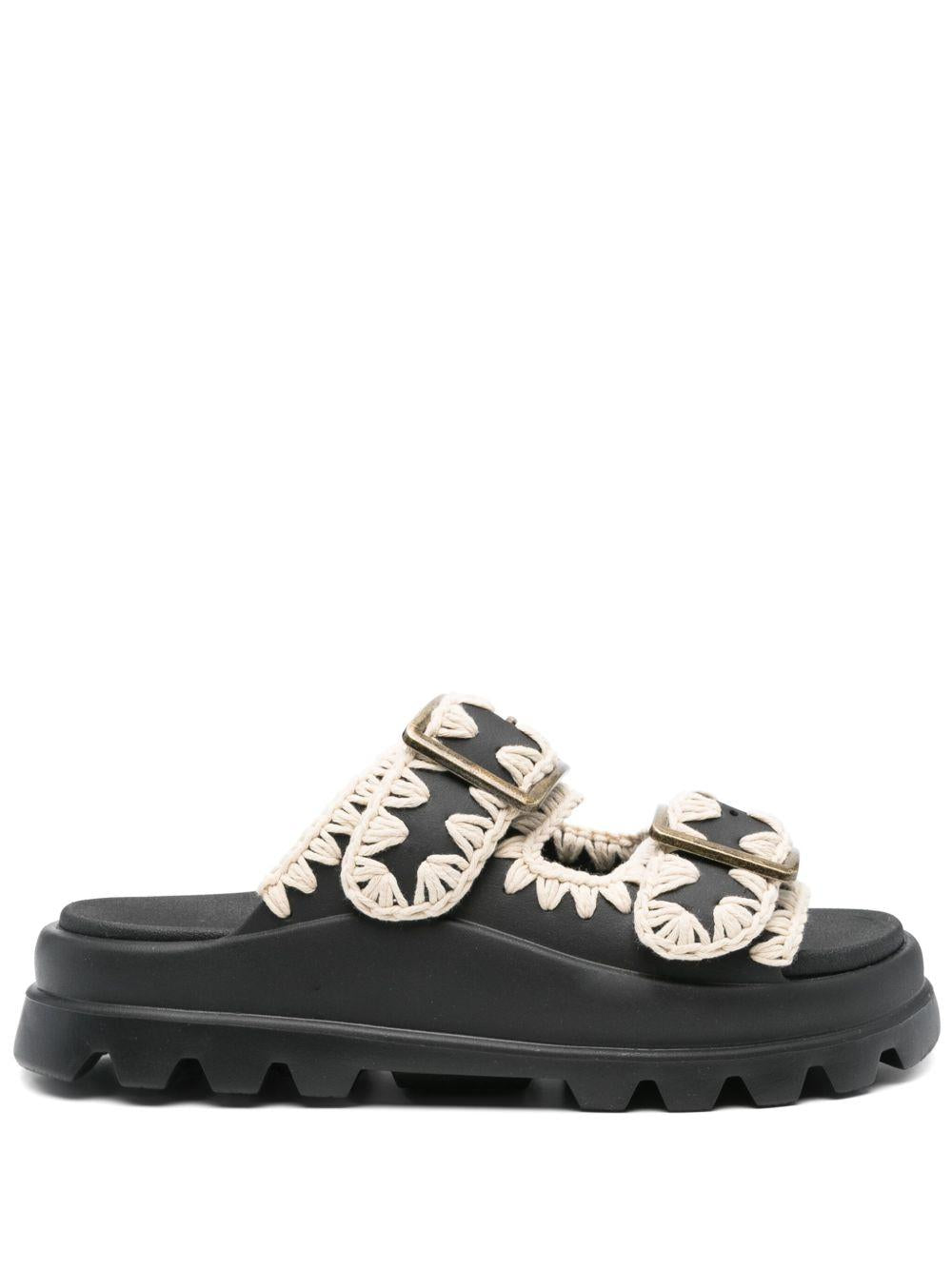 MOU Sandali neri a doppia fascia con ricami bianchi 