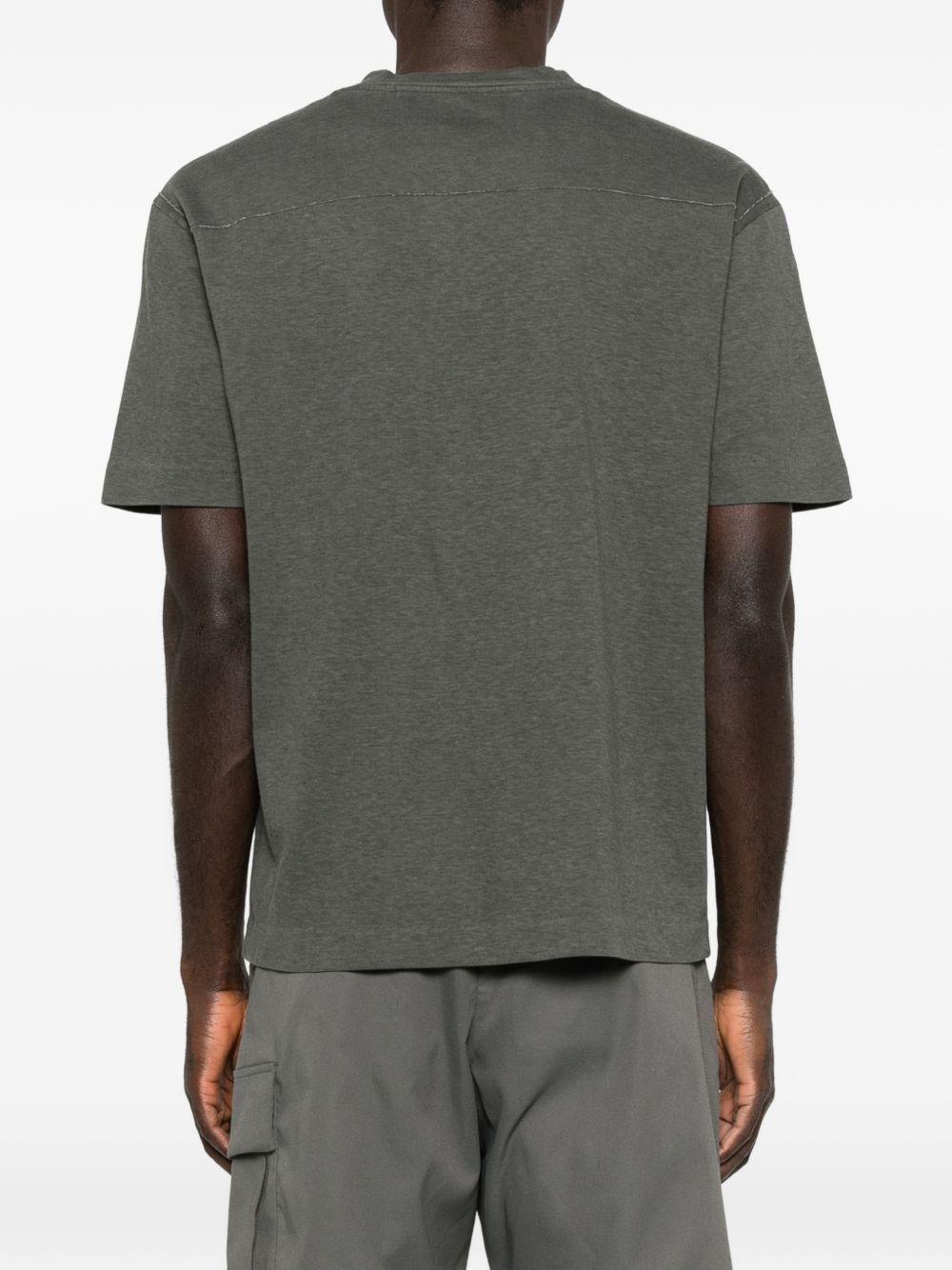 CP COMPANY T-shirt in cotone grigio con logo 