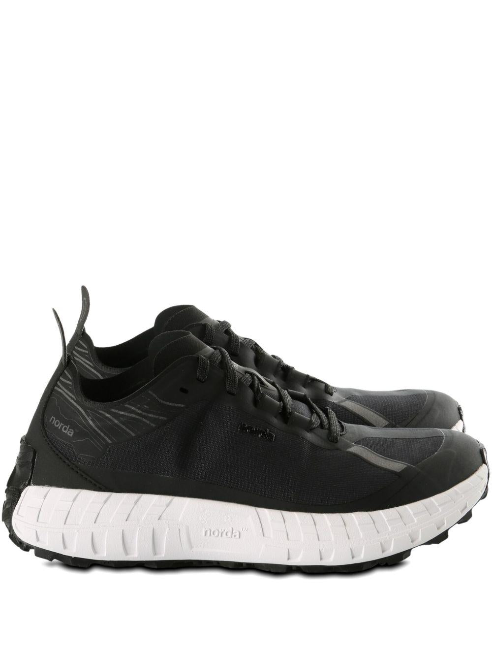 NORDA Sneakers Dyneema nere con suola bianca 