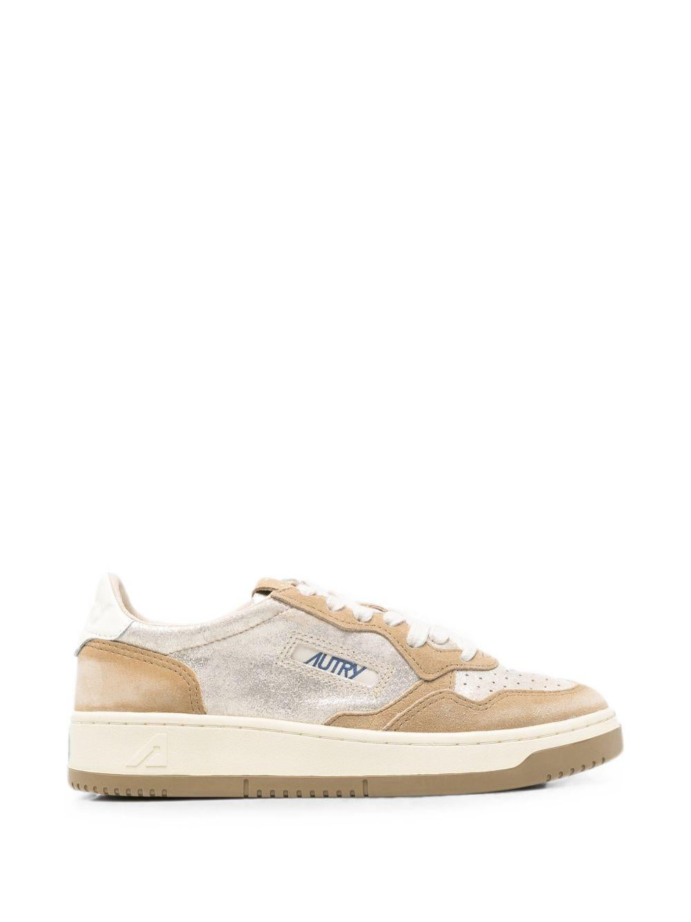 AUTRY Sneakers Medalist in pelle beige con dettagli metallizzati 