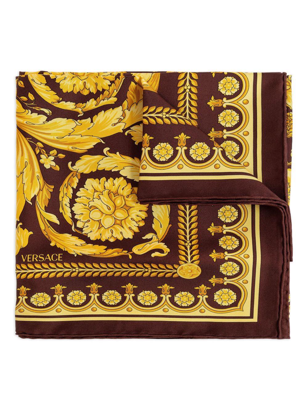 VERSACE Foulard quadrato in seta marrone con stampa Barocca 