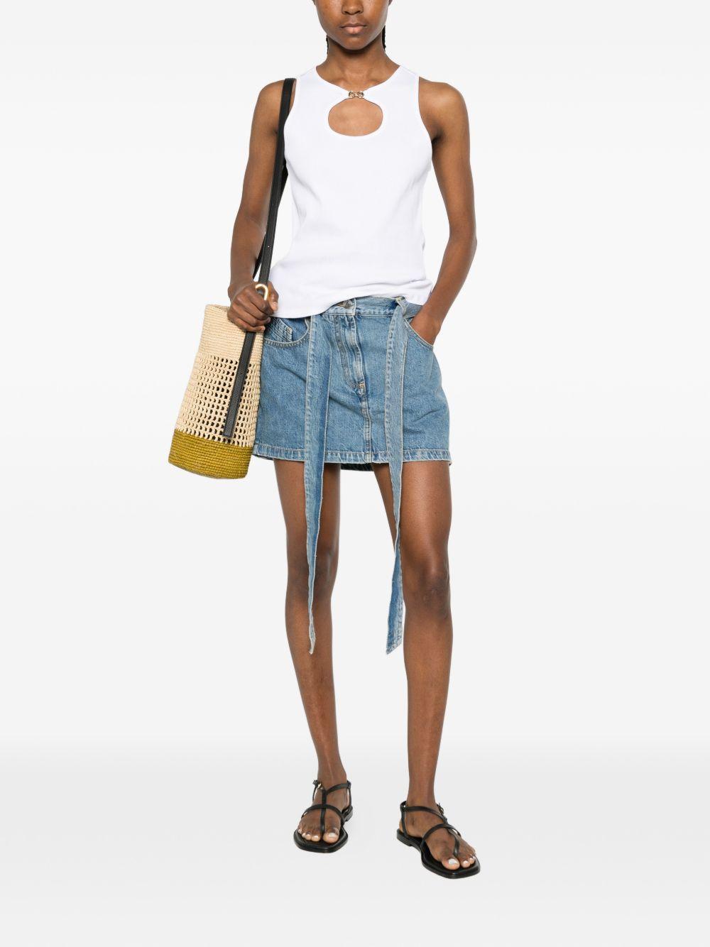 TWINSET T-shirt senza maniche bianca con charm 