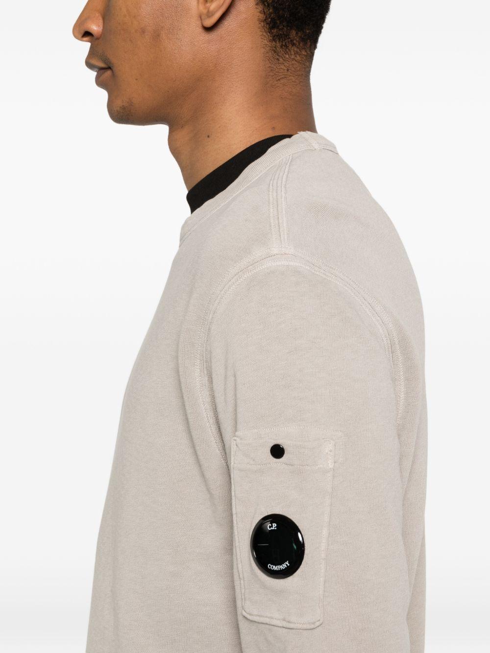 CP COMPANY Felpa girocollo con patch logo sulla manica 