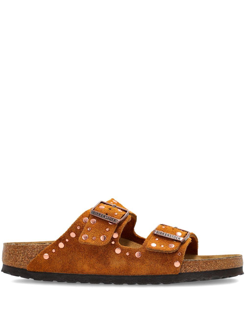 BIRKENSTOCK Ciabatte Arizona in pelle scamosciata marrone con borchiette 
