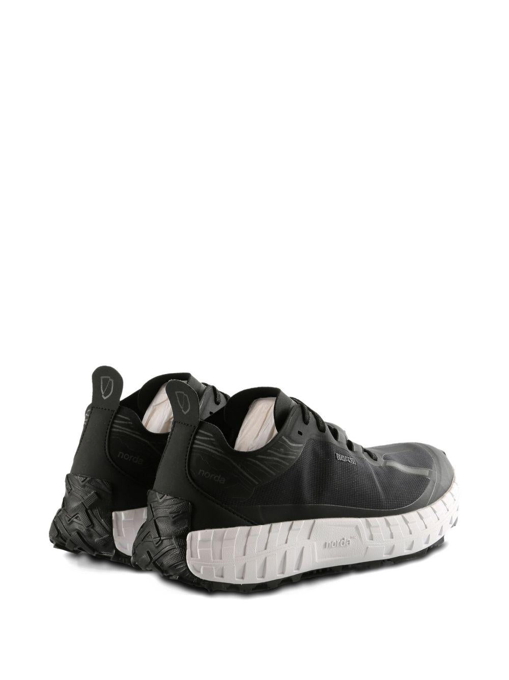 NORDA Sneakers Dyneema nere con suola bianca 