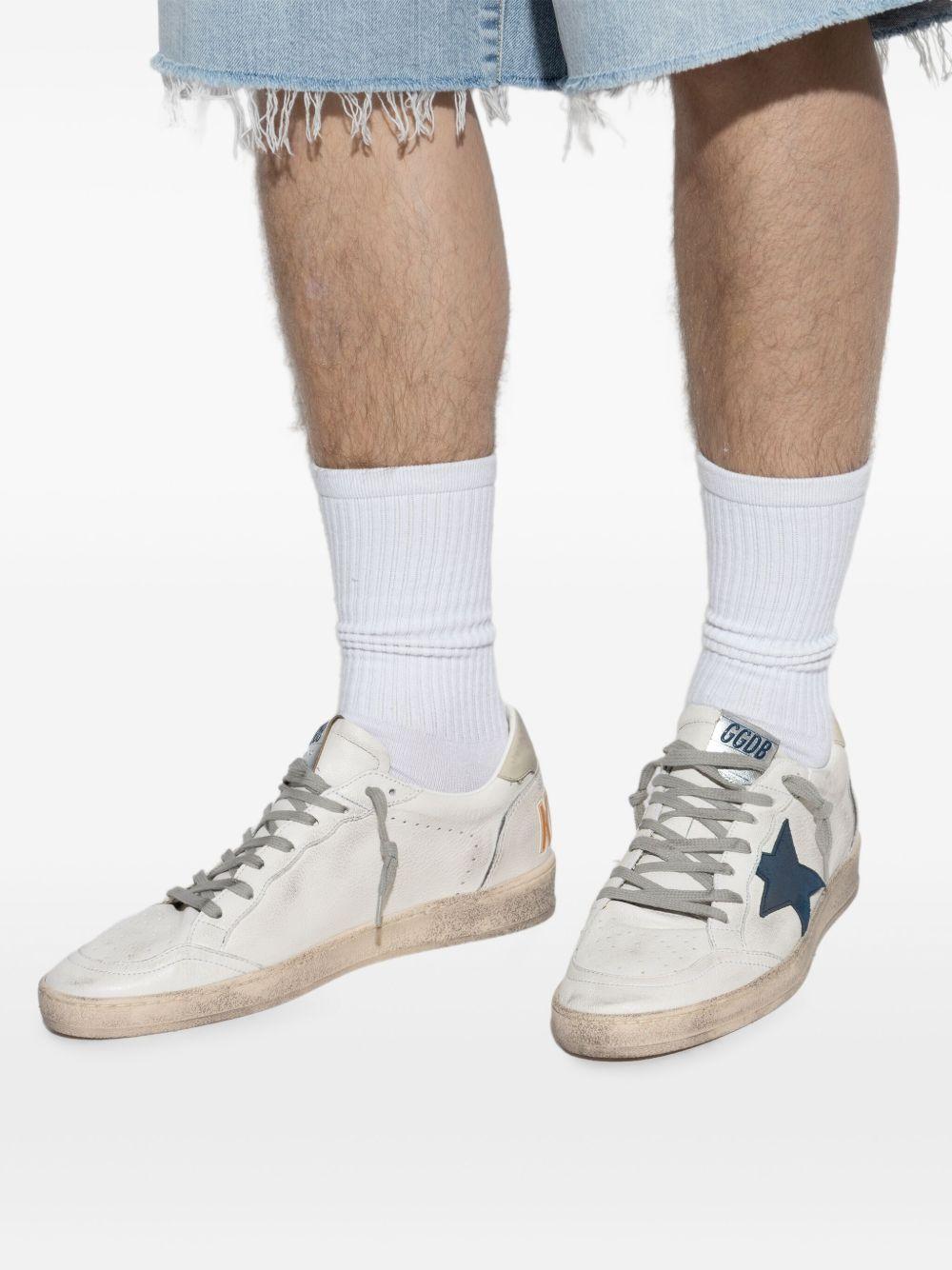 GOLDEN GOOSE Sneakers 'Ball Star' in pelle bianca con stella laterale in suede blu 