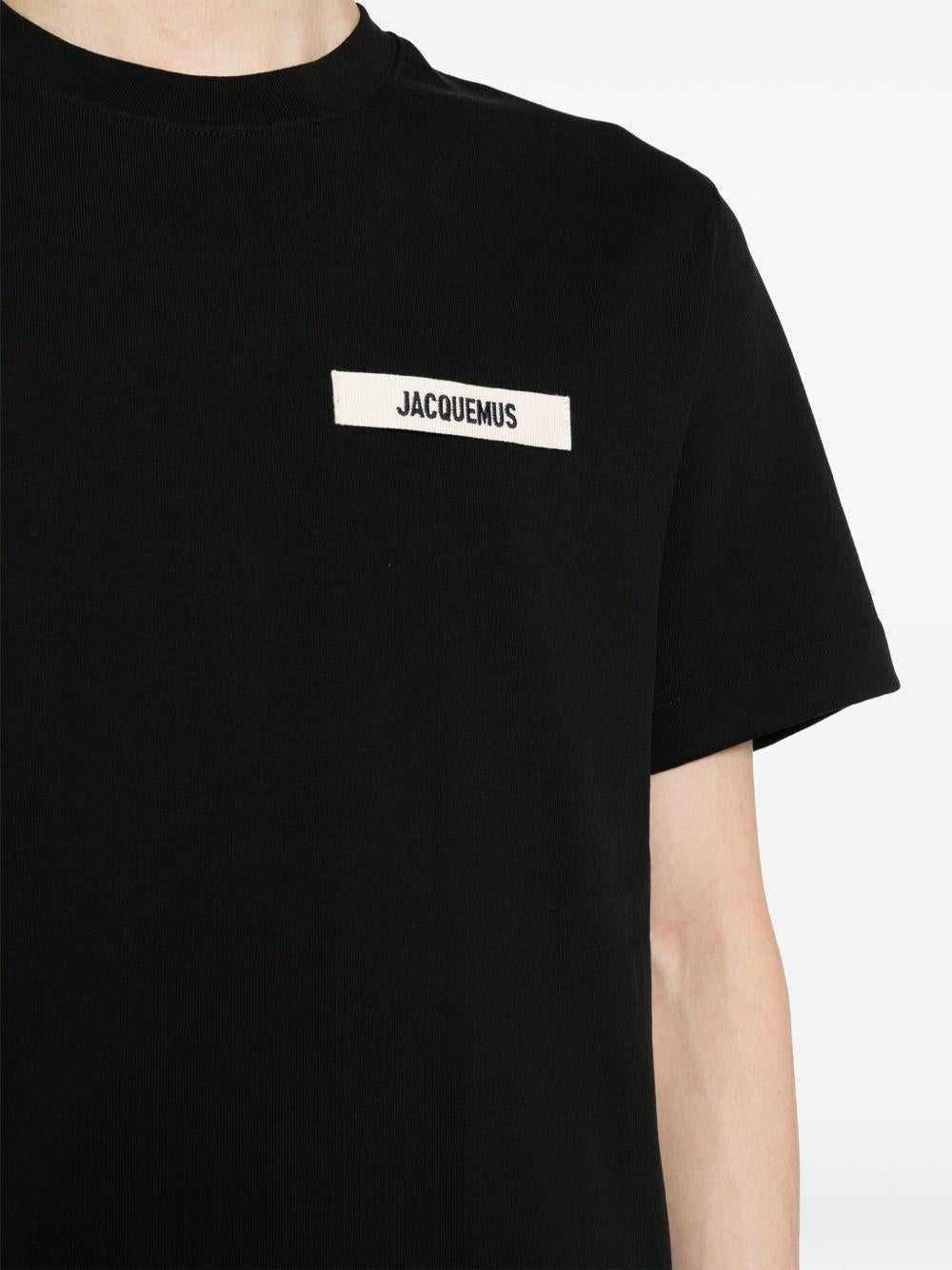 JACQUEMUS T-shirt nera in cotone con patch logo sul petto 