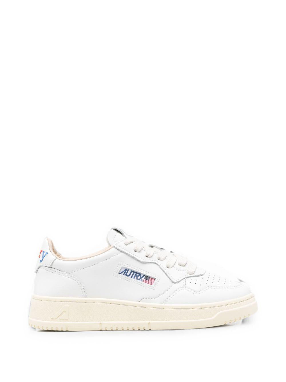 AUTRY Sneakers Medalist in pelle bianca con logo arcobaleno sul tallone 