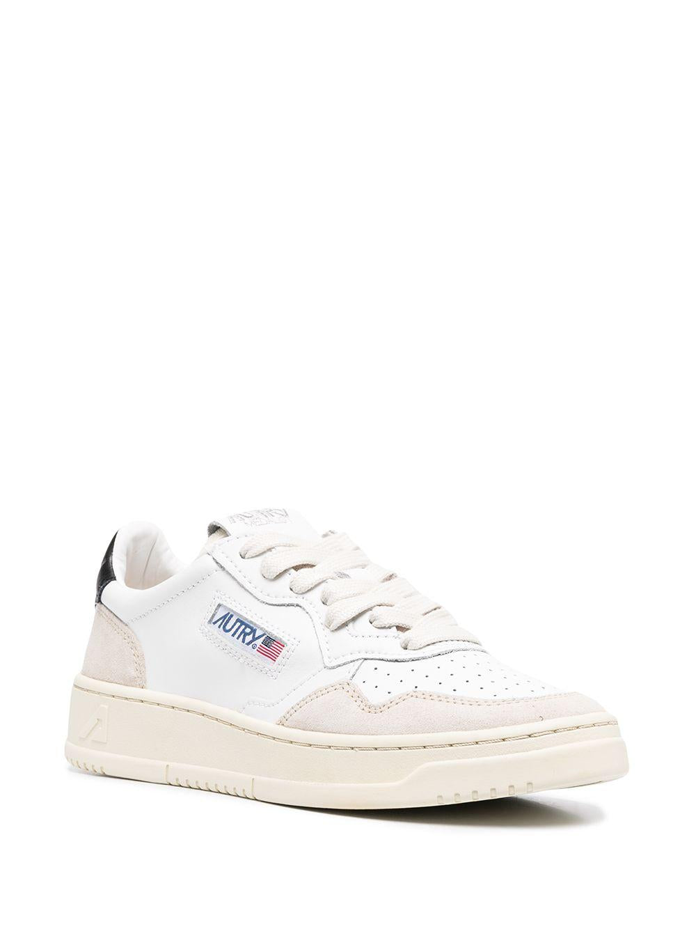 AUTRY Sneakers 'Medalist Low' in pelle bianca con tallone nero 