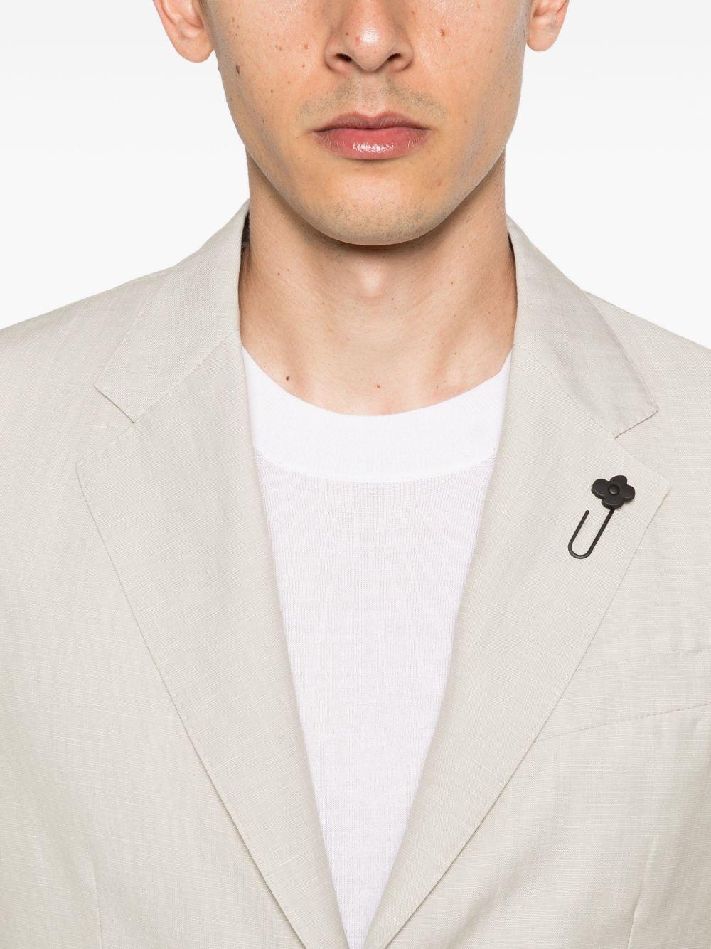 LARDINI Completo in lino grigio con giacca monopetto e spilla 