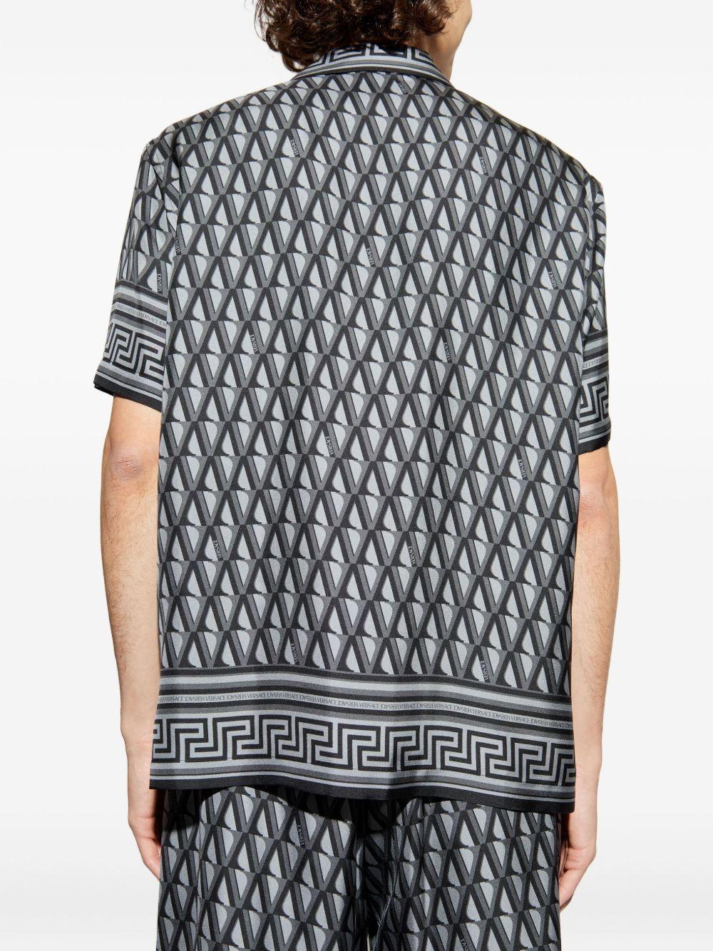 VERSACE Camicia in seta grigio e nera con motivo monogram 