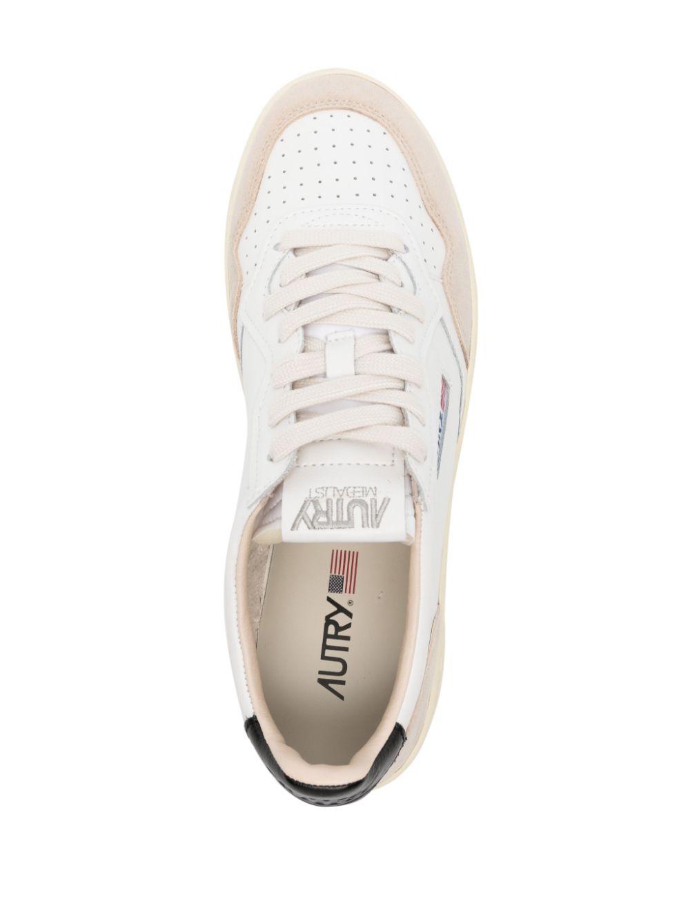 AUTRY Sneakers 'Medalist' bianca e nera con camoscio 