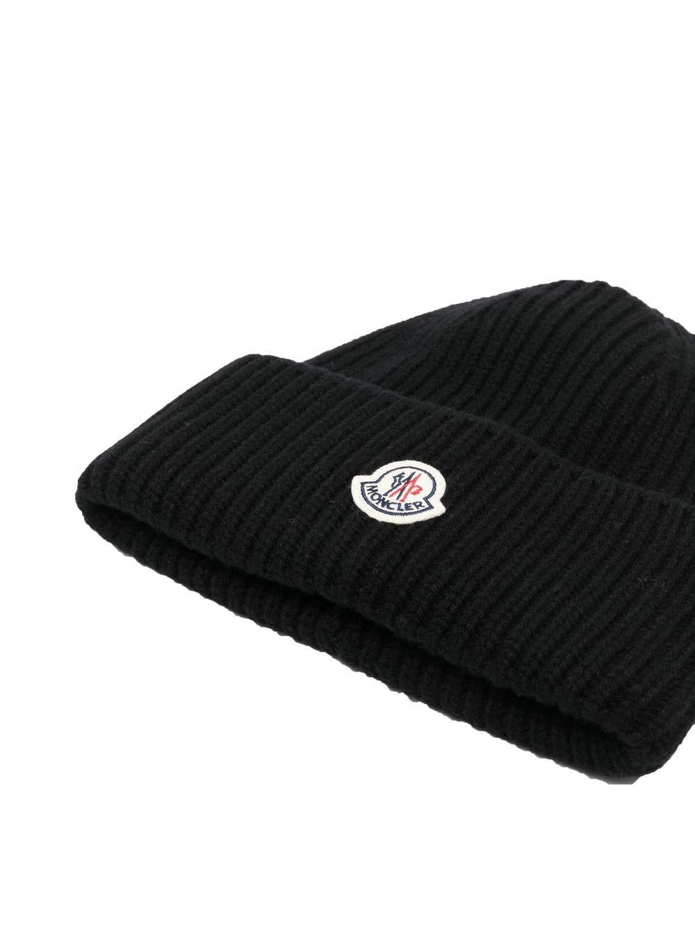 MONCLER Berretto nero con logo 