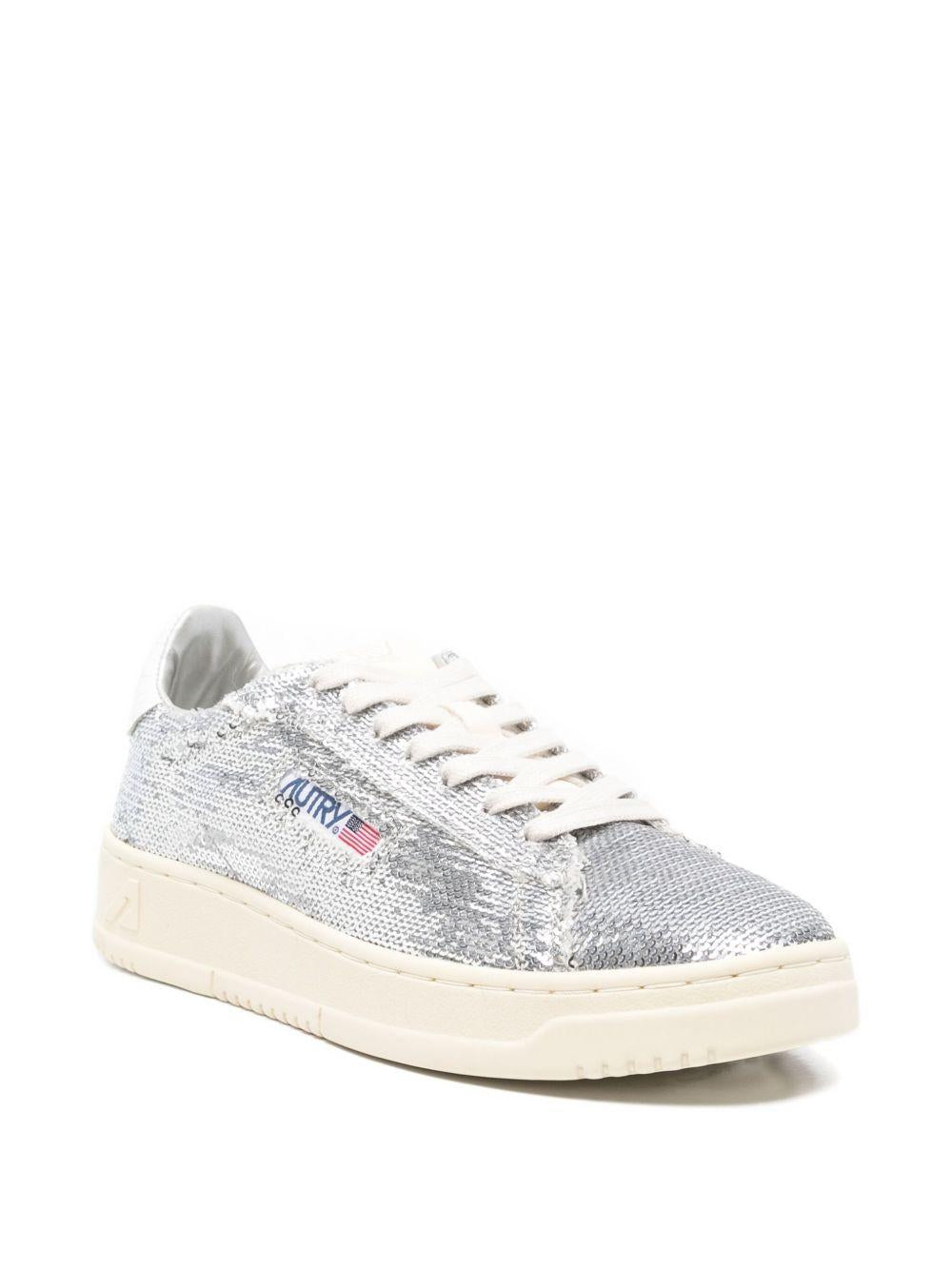 AUTRY Sneakers 'Dallas Low Mom' 