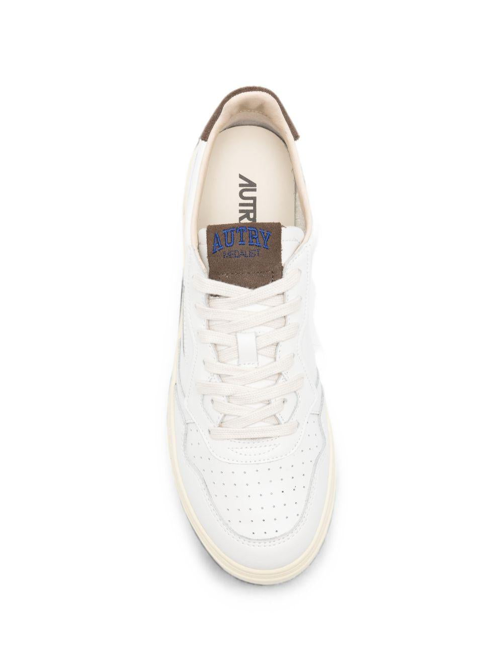 AUTRY Sneakers Medalist in pelle bianca con dettaglio marrone 
