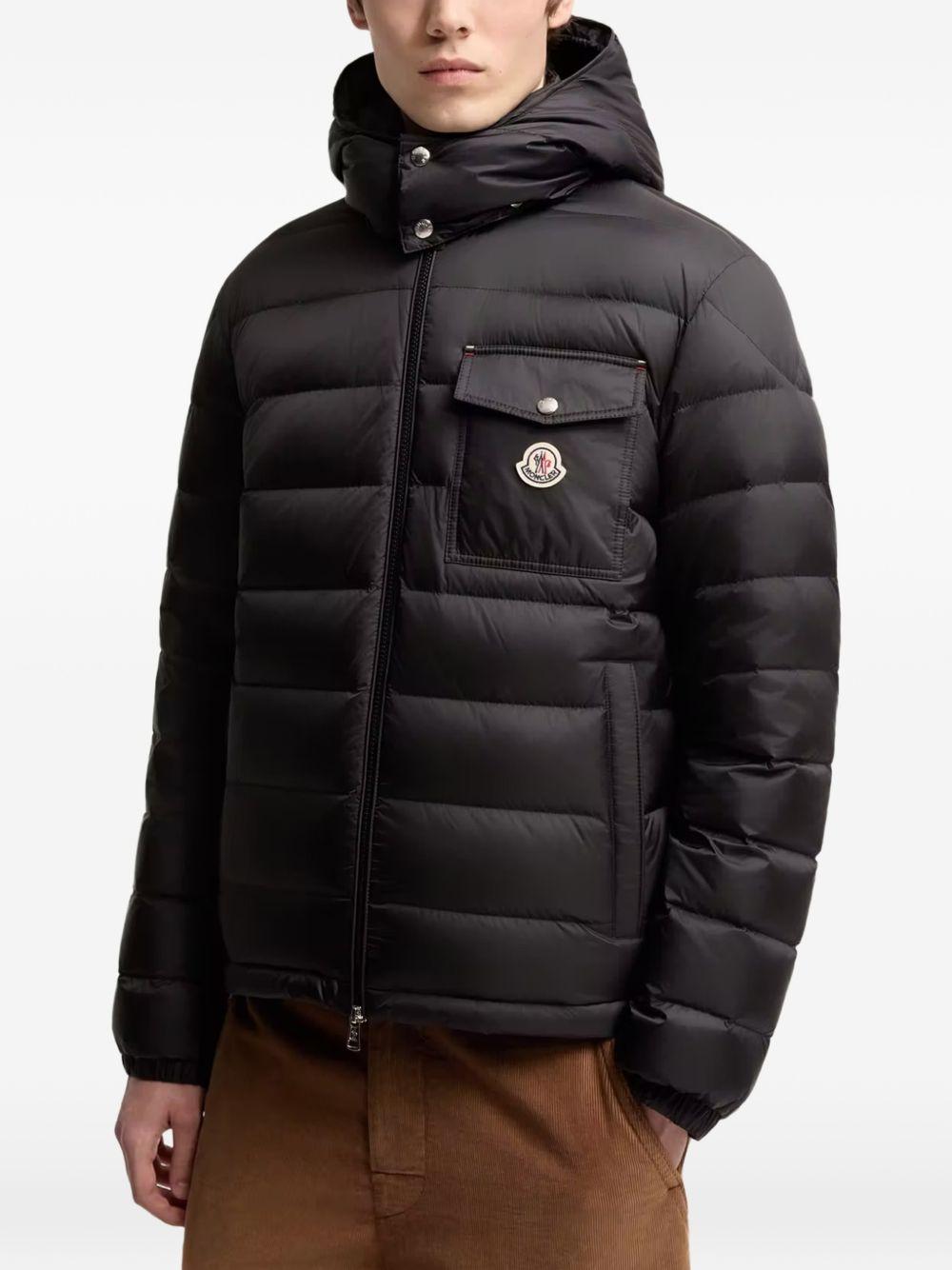 MONCLER Piumino trapuntato Verith nero con cappuccio e tasca sul petto 