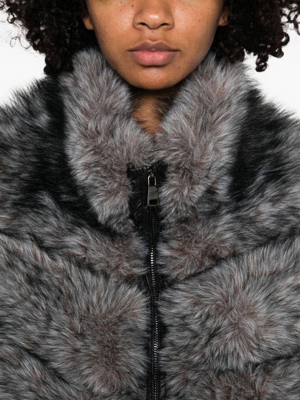 BETTA CORRADI Gilet grigio senza maniche in ecopelliccia 