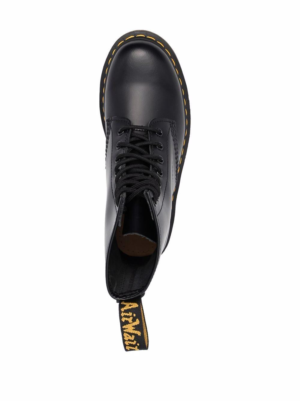 DR MARTENS Anfibi stringati in pelle nera 