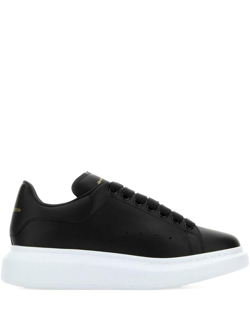 ALEXANDER McQUEEN Sneakers 'Oversize' in pelle nera con platform a contrasto 