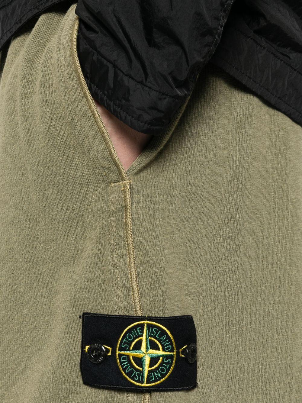 STONE ISLAND Shorts in cotone verde con patch logo 