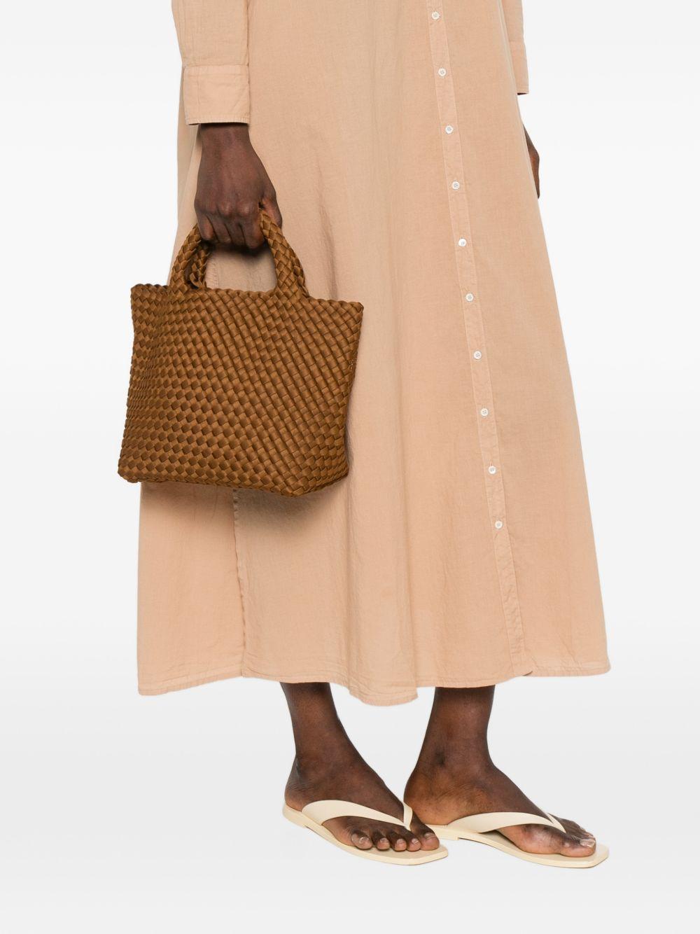 MARREA Mini borsa a tracolla marrone con texture intrecciata 