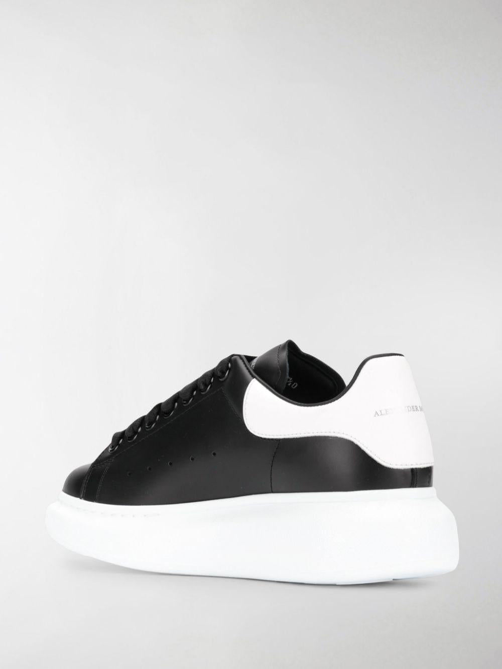 ALEXANDER McQUEEN Sneakers 'Oversize' in pelle nero e bianco 