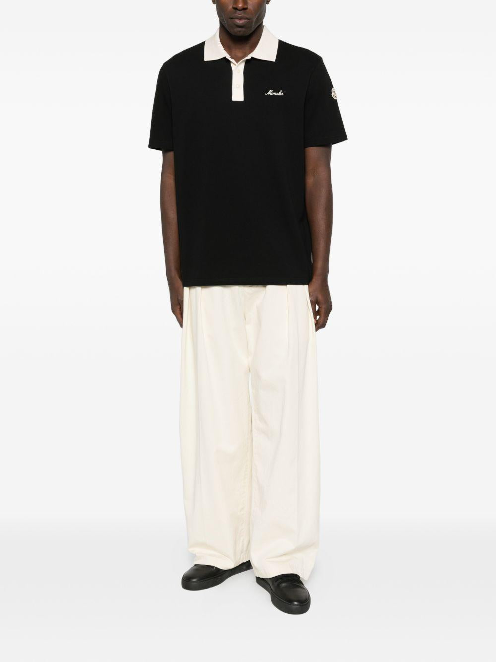 MONCLER Polo in cotone nero con colletto a contrasto 