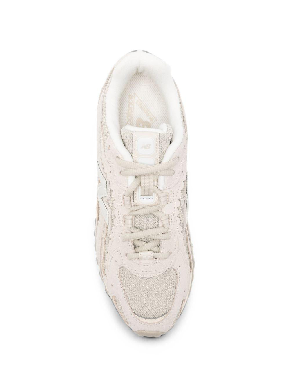 NEW BALANCE Sneakers 204L avorio con tomaia in mesh e rivestimenti in suede 