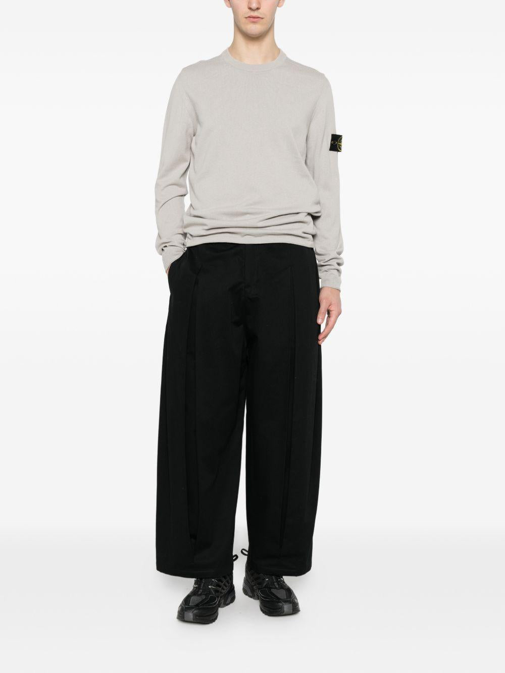 STONE ISLAND Maglia in cotone grigio girocollo con patch logo 