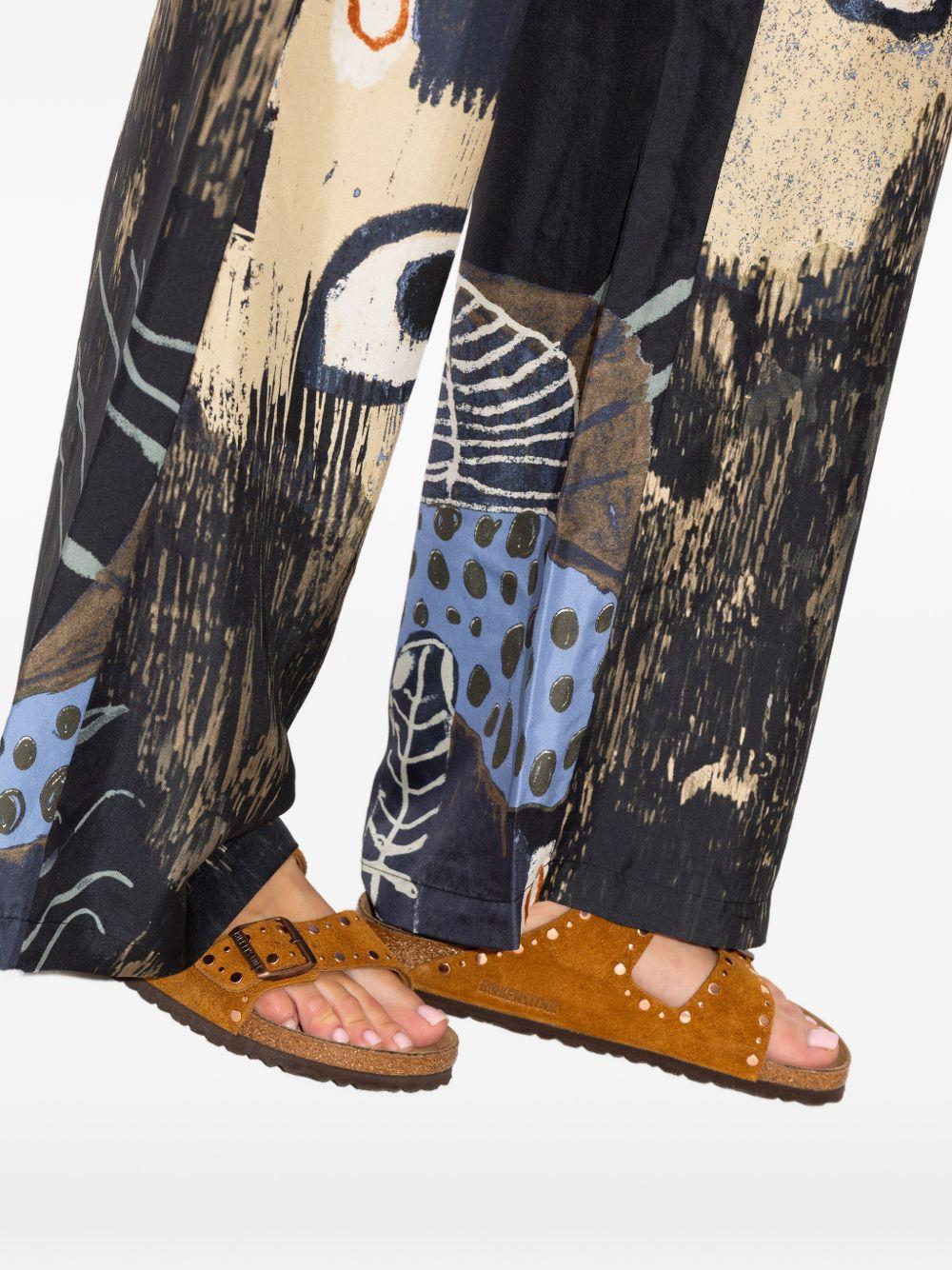 BIRKENSTOCK Ciabatte Arizona in pelle scamosciata marrone con borchiette 