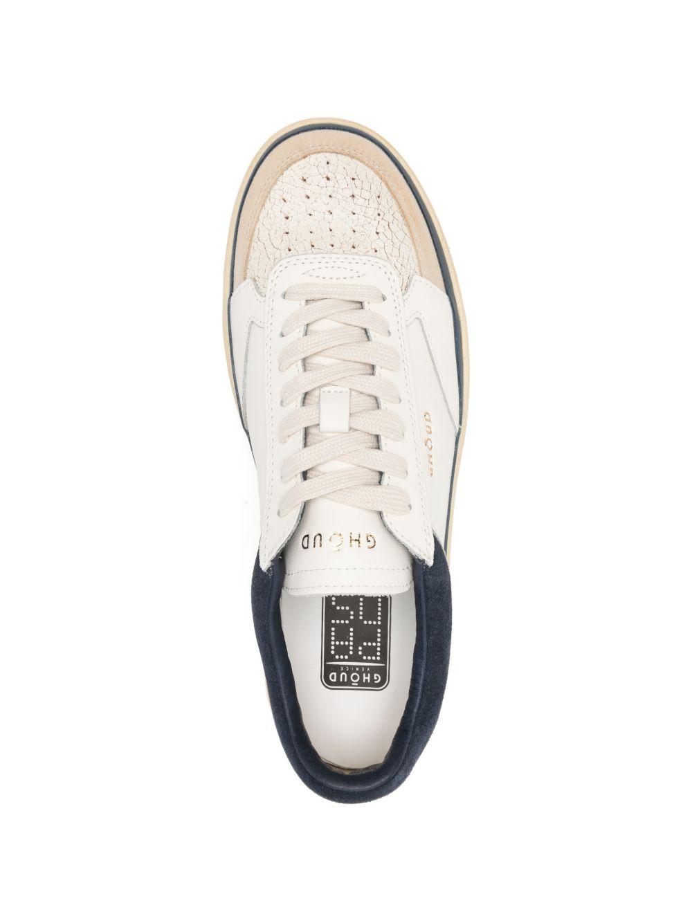 GHOUD Sneakers bianche e blu con dettagli in suede beige 